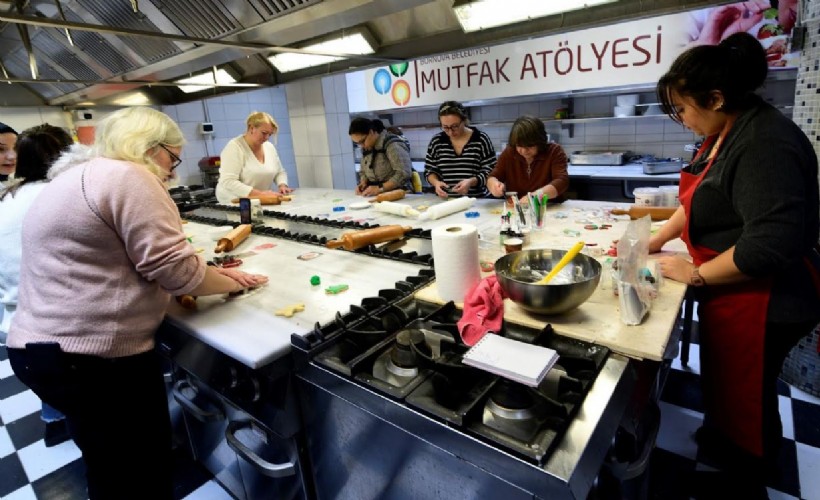 Bornova’da Yılbaşı atölye çalışmalarıyla renkleniyor