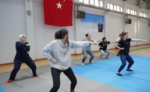 Bornova'da kadına karşı şiddetle mücadeleye destek