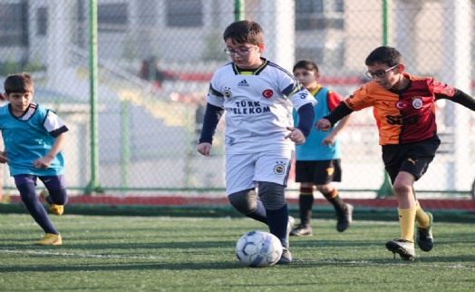 Buca Belediyesi'nin kış spor kurslarına büyük ilgi