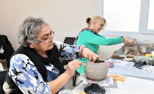 Çiğli'nin kültür kursları tüm hızıyla devam ediyor