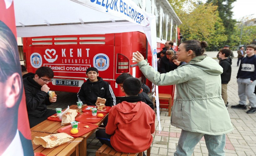 Efes Selçuk’ta her şey çocuklar için: Öğrenci otobüsü büyük ilgi gördü