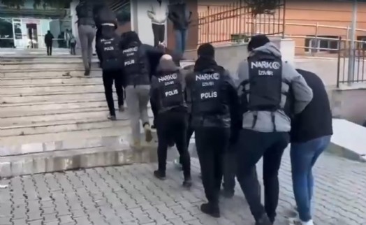 İzmir'de uyuşturucu satıcılarına operasyon; 13 tutuklama
