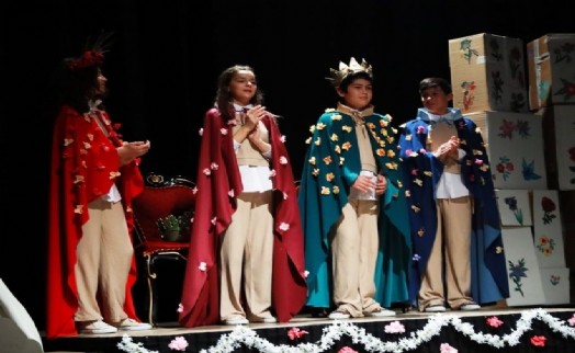 Karşıyaka Belediye Tiyatrosu ‘Çiçek Prenses'i seyirciyle buluşturdu