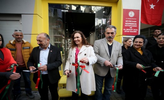 Karşıyaka'nın simgeleri hediyelik eşyalara dönüşüyor