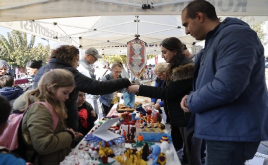 Konak'ta yeni yıl coşkusu kermeslerle devam ediyor