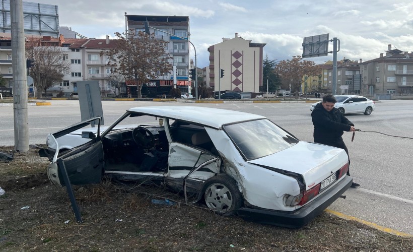 Sandıklı'da kaza: 3 yaralı