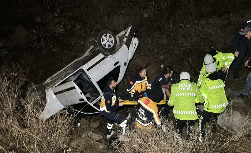 Kütahya'da feci kaza! Takla atan otomobildeki 2 kişi yaralandı