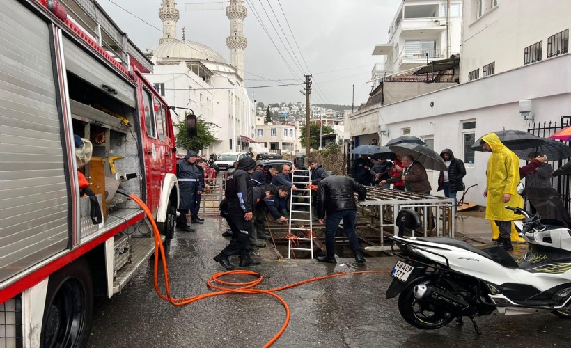 Üzeri kapalı dere yatağında mahsur kaldı, itfaiye kurtardı