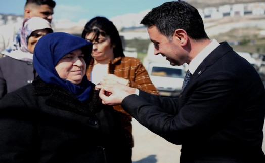 AK Parti ve MHP'den CHP'ye geçtiler: İrfan Önal rozetleri taktı!