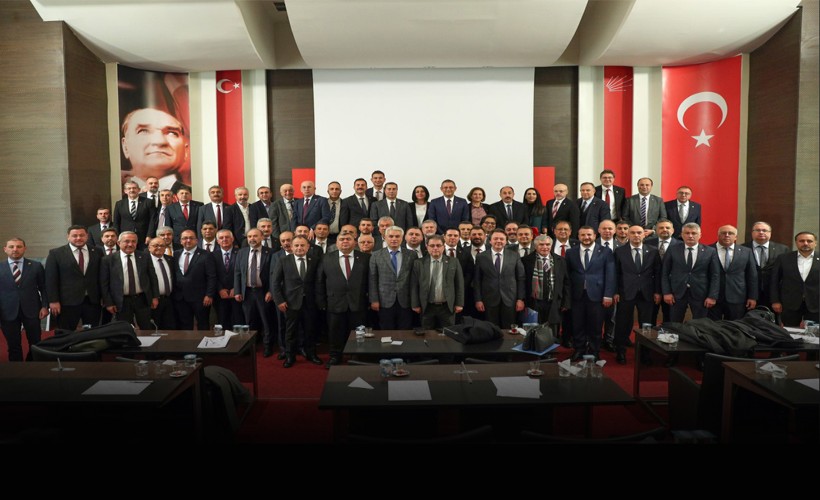 CHP'de kritik zirve: Özgür Özel, il başkanlarıyla buluştu