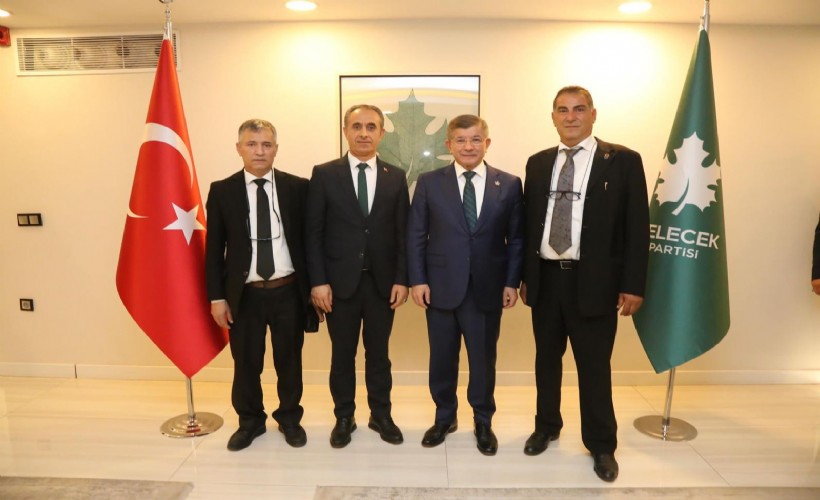 Ahmet Davutoğlu, Fidaner ve meclis üyesi adaylarına başarı diledi