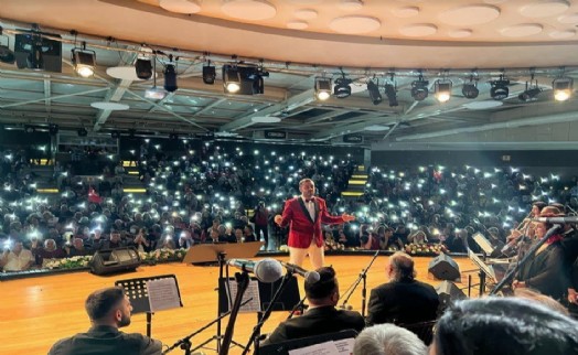 En güzel aşk şarkıları Karşıyaka'da söylenecek