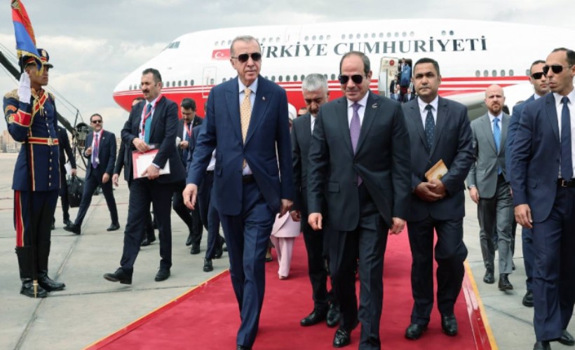 Erdoğan 12 yıl sonra Mısır'da: Sisi karşıladı