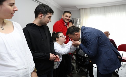 Hamza Dağ, engelli öğrencilerle bir araya geldi