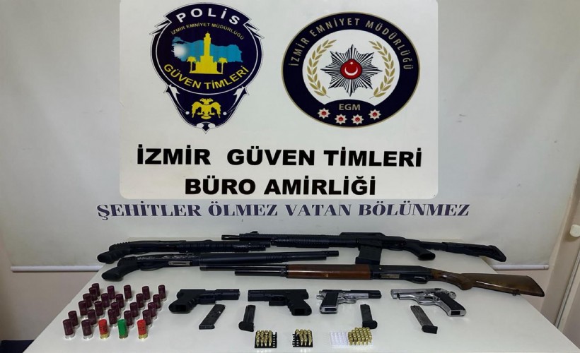 İzmir'de ruhsatsız silah operasyonu: 2 gözaltı