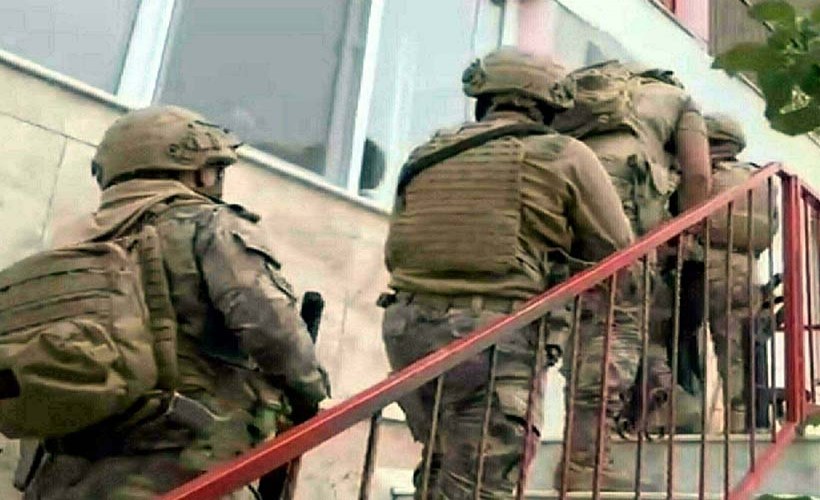 İzmir'de FETÖ/PDY operasyonu: 23 gözaltı