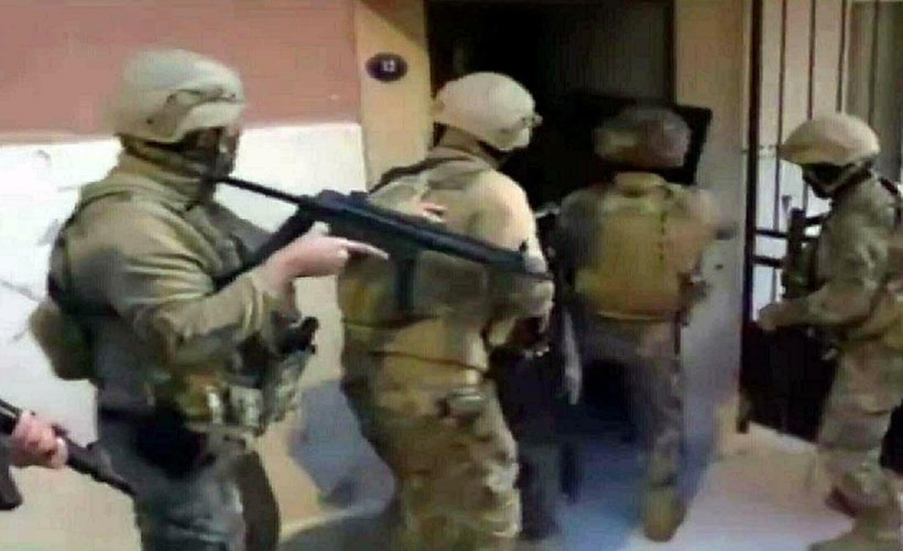 İzmir'de FETÖ operasyonu! 3 kişi gözaltına alındı