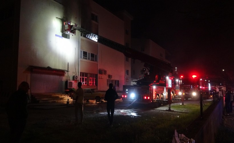 İzmir'de ayakkabı imalathanesinde çıkan yangın korkuttu