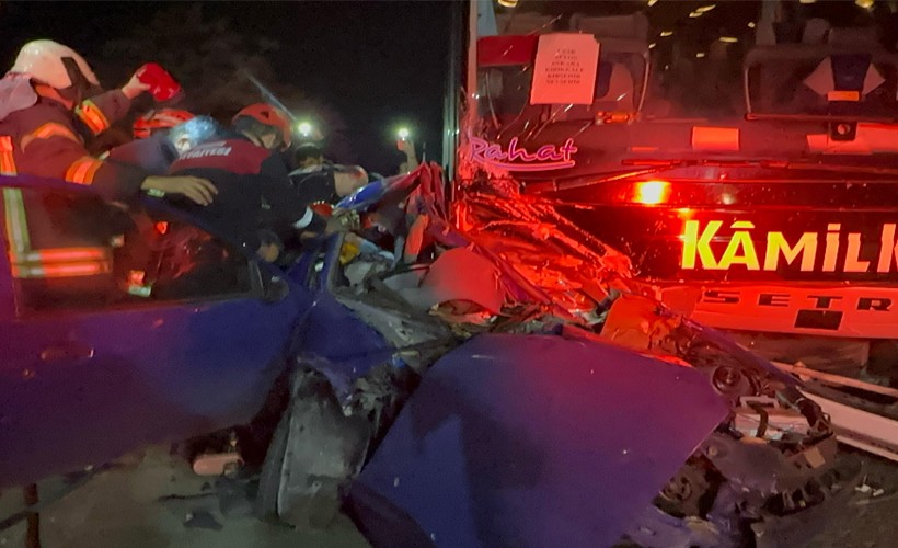 Yolcu otobüsünün çarpıp, 200 metre sürüklediği otomobilin sürücüsü, kurtarılamadı