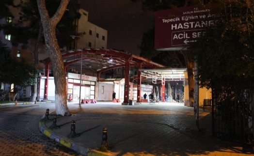 İzmir'de motosiklet sürücüsünün ölümden döndüğü kaza kamerada