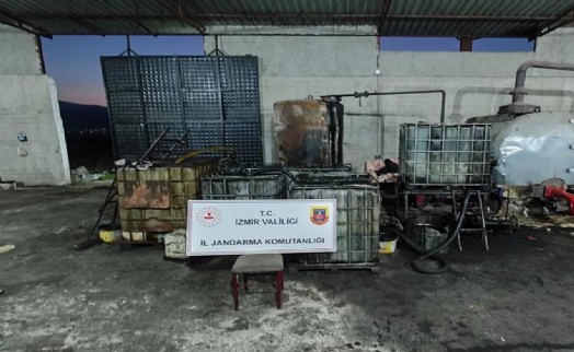 İzmir'de kaçakçılara baskın: 11 bin litre kaçak akaryakıt ele geçirildi