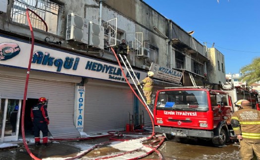Kemeraltı Çarşısı'nda iş merkezinde yangın paniği: Kontrol altına alındı!