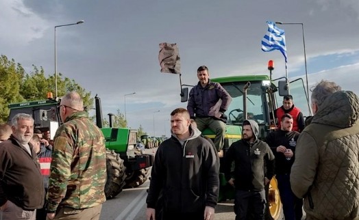Komşu'da grev kararı: Türkiye sınırında yol kapatacaklar