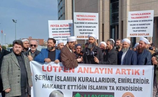 Şeriatçılar adliye önünde: 'Allah için koruma kanunu' talep ettiler
