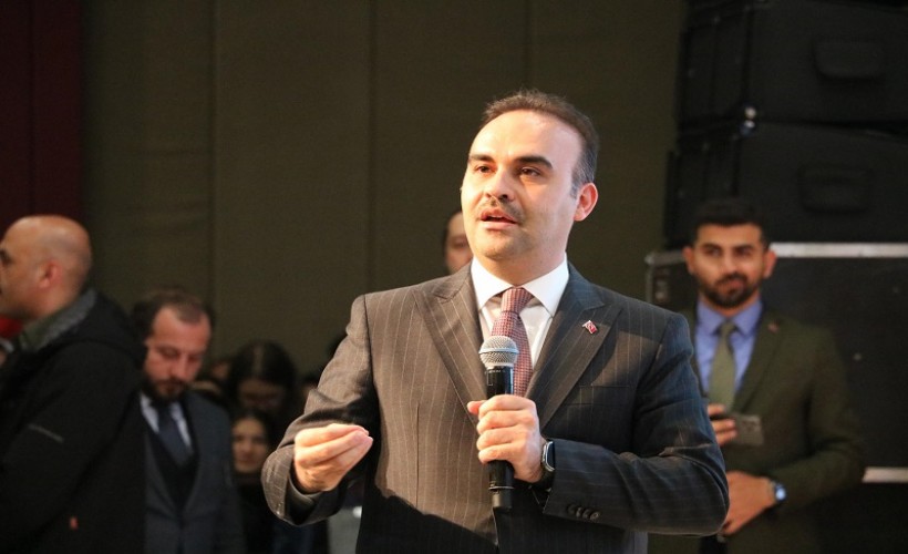 Bakan Kacır, DEÜ'deki gençlik buluşmasında Ay projesini anlattı