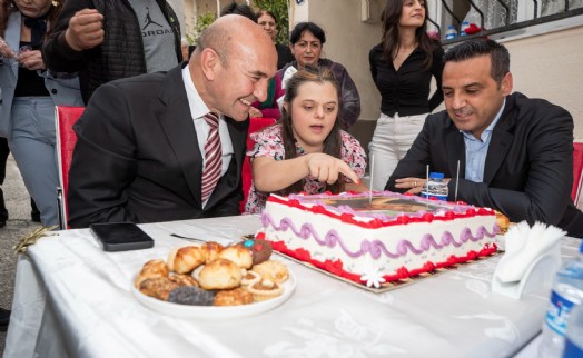 Tunç Soyer'den Dilan'a doğum günü sürprizi