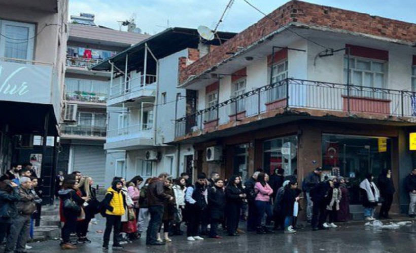 Büyükşehir'de TİS krizi tam gaz: İki saatlik grevde duraklar doldu, taştı