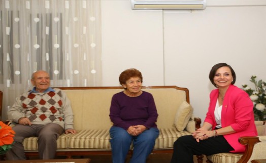 CHP'li Kınay'dan CHP Karabağlar İlçe Örgütü'nün en yaşlı üyesine ziyaret