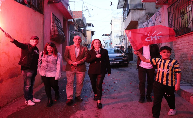 CHP’li Mutlu’ya Basmane’de coşkulu karşılama: Eski değerine kavuşturacağız