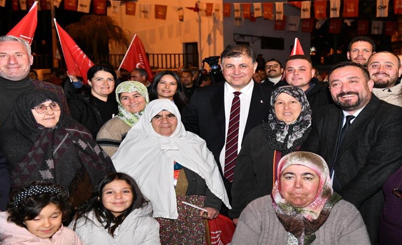 Cemil Tugay, Ödemişlilerle İzmir Marşı'nı söyledi