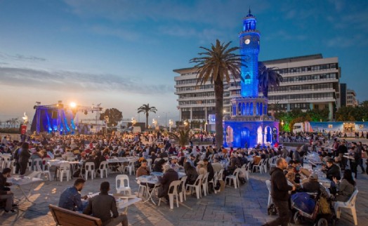 İzmir dayanışması Ramazan'da da sürecek
