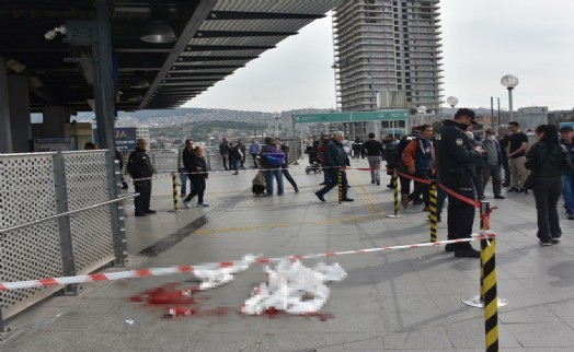 İzmir'de aktarma merkezi önünde silahlı saldırı; 1 ölü, 2 yaralı