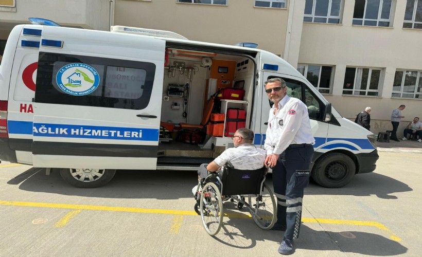 İzmir'de oy kullanmak isteyen hasta vatandaşlar sağlık ekiplerince sandığa götürüldü