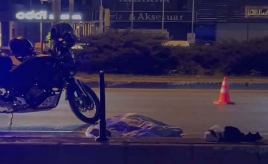 İzmir'de yolun karşısına geçen çifti kaza ayırdı: 1 ölü, 1 yaralı