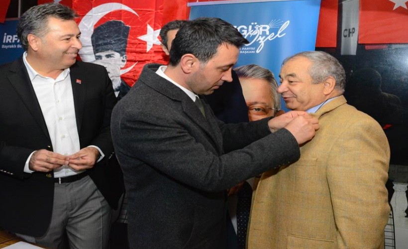 Memleket Partisi’den CHP’ye geçtiler... Rozetlerini İrfan Önal taktı
