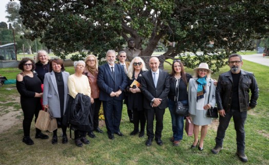 Sanat güneşi Zeki Müren'in heykeli Kültürpark'ta