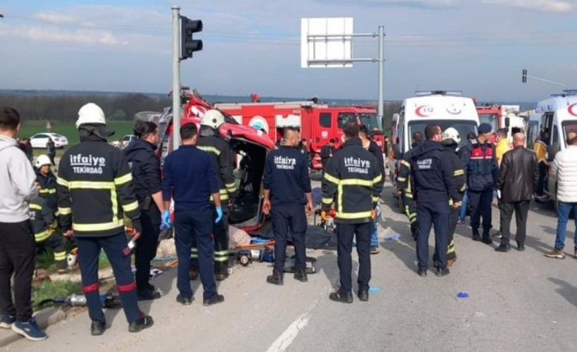 Tekirdağ'da tır yolcu minibüsüne çarptı: 5 ölü