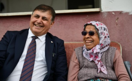 Tugay ile seçmen arasında ilginç diyalog: Tavuğumdan köpeğime kadar CHP'liyiz!