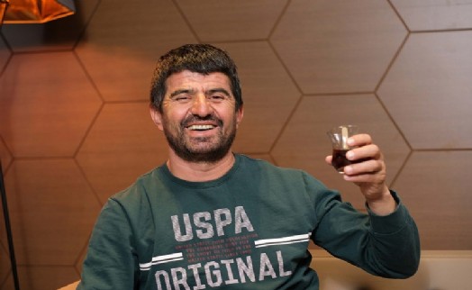 Yıllar sonra ilk kez kendi başına çay içebildi