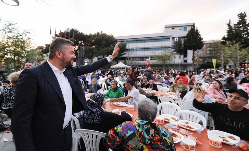 Başkan Görkem Duman Bucalılarla aynı sofrada