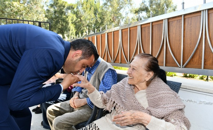 Başkan Yıldız: Bir dokunduk, bin dua aldık