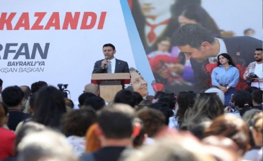 Bayraklı'da davullu zurnalı bayramlaşma