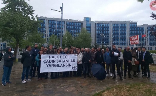 Depremde çadır satan Kızılay'ı protesto eden 77 SOL Partili hkim karşısında