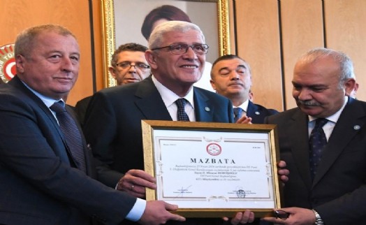 İYİ Parti Genel Başkanı Dervişoğlu mazbatasını aldı