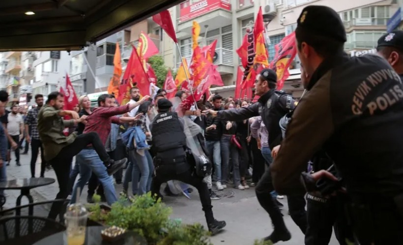 İzmir’deki Van protestosuna iki tutuklama