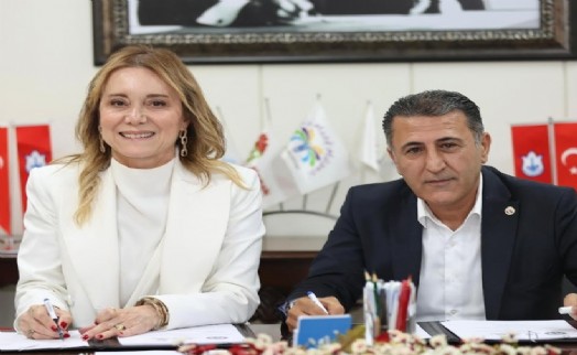 Konak'ta işçinin yüzünü güldüren sözleşme: Başkan Mutlu imzayı attı!